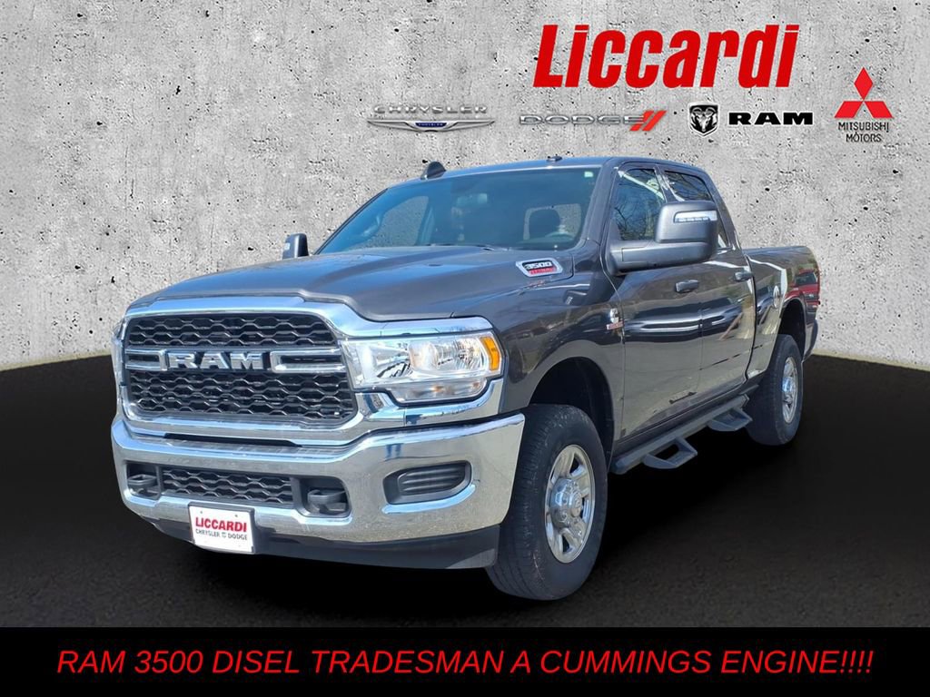 Used 2024 RAM 3500 Tradesman w/ Chrome Appearance Group AWD/4WD image 3