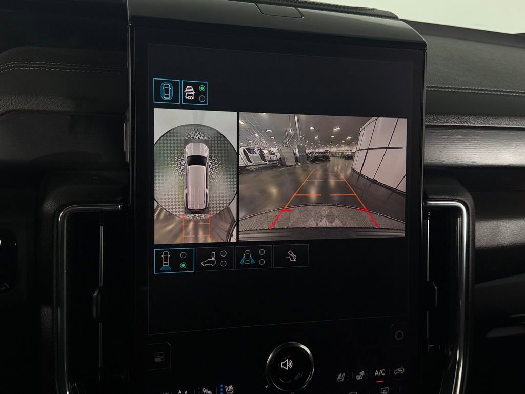 Used 2025 GMC Yukon XL Denali AWD/4WD image 18