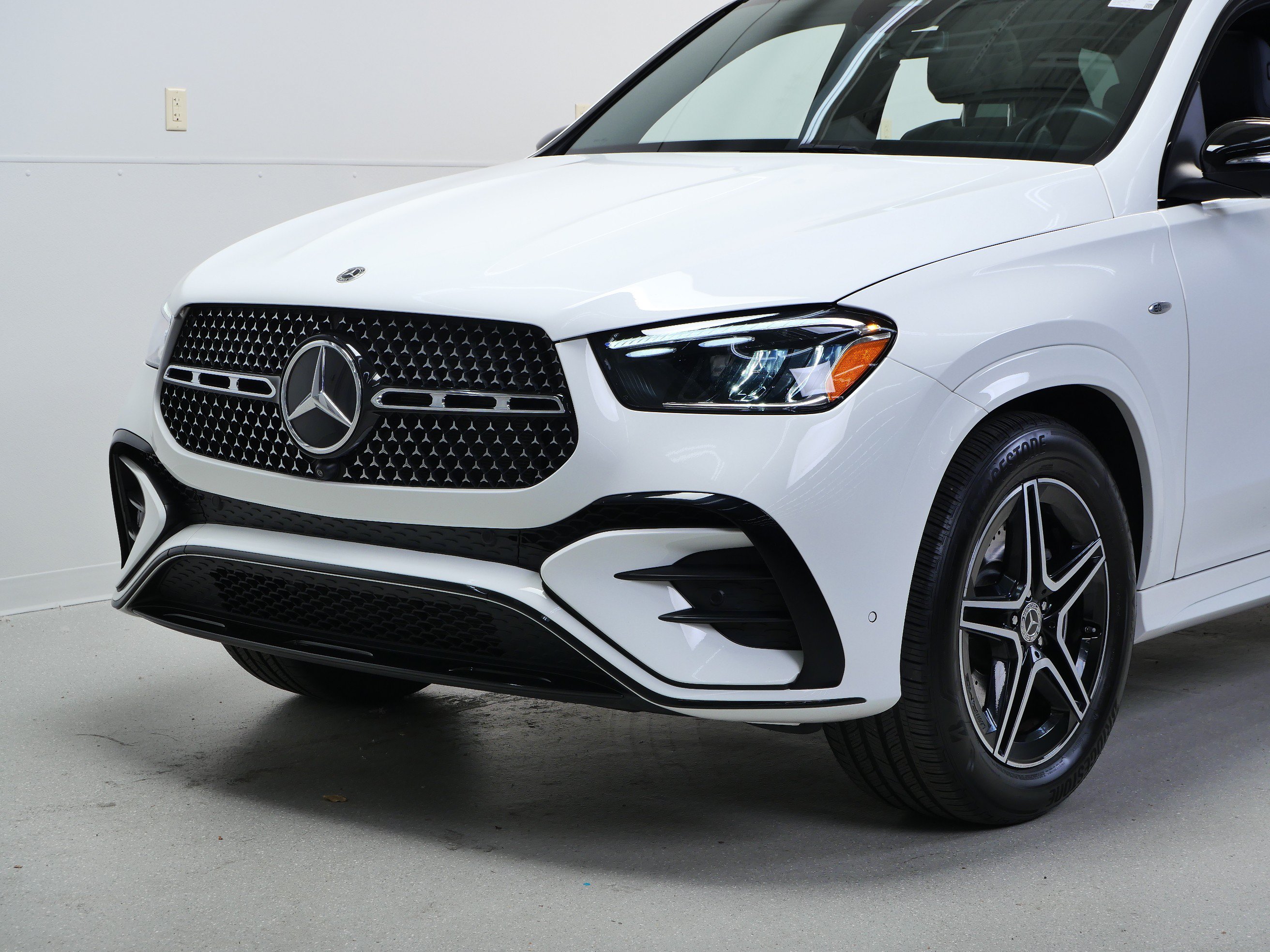 Certified 2025 Mercedes-Benz GLE 450e 4MATIC w/ AMG Line Exterior image 15