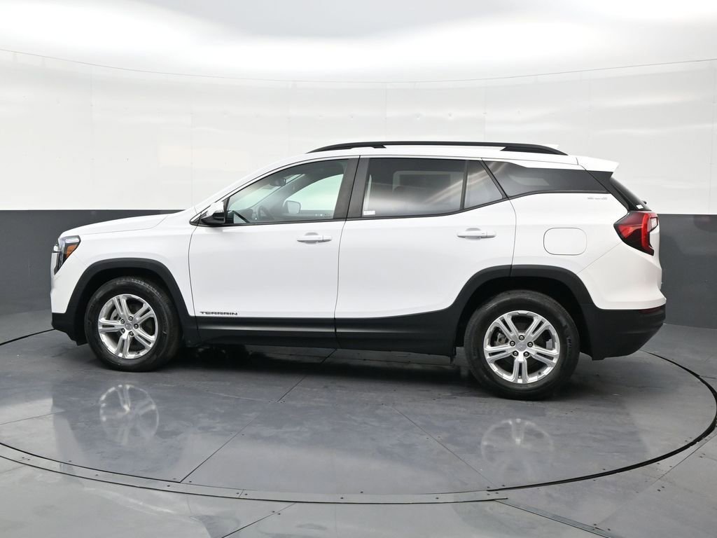 Used 2023 GMC Terrain SLE w/ Driver Convenience Package FWD image 2