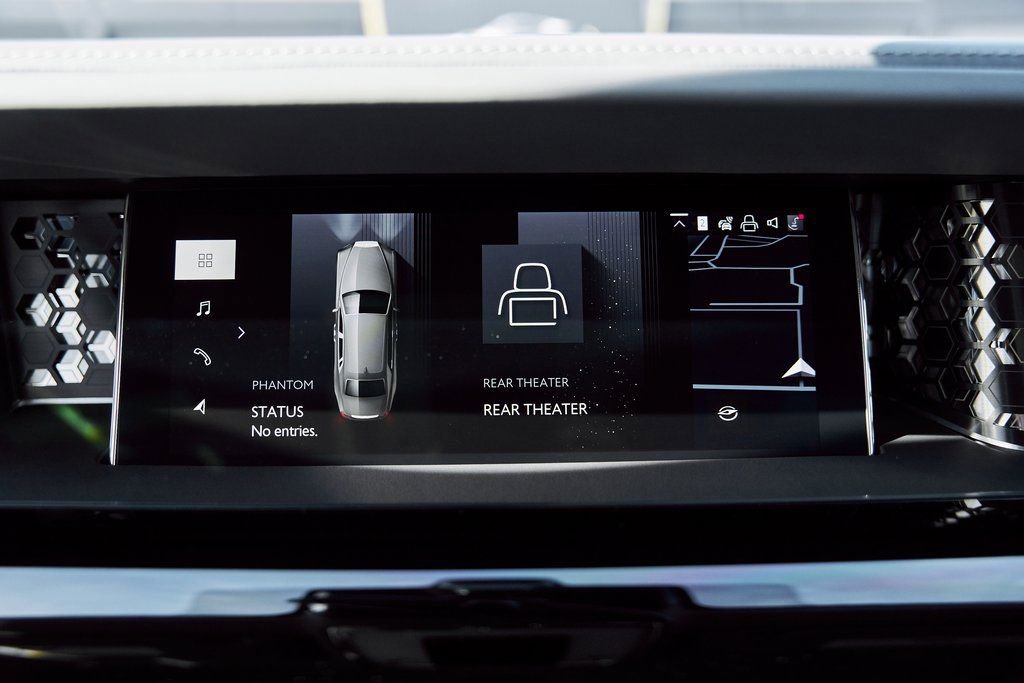 Used 2025 Rolls-Royce Phantom Sedan RWD image 82
