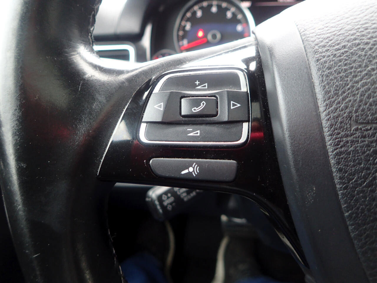 Used 2014 Volkswagen Touareg VR6 image 16