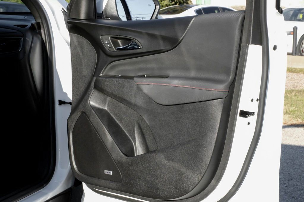 Used 2023 Chevrolet Equinox RS w/ RS Leather Package image 40