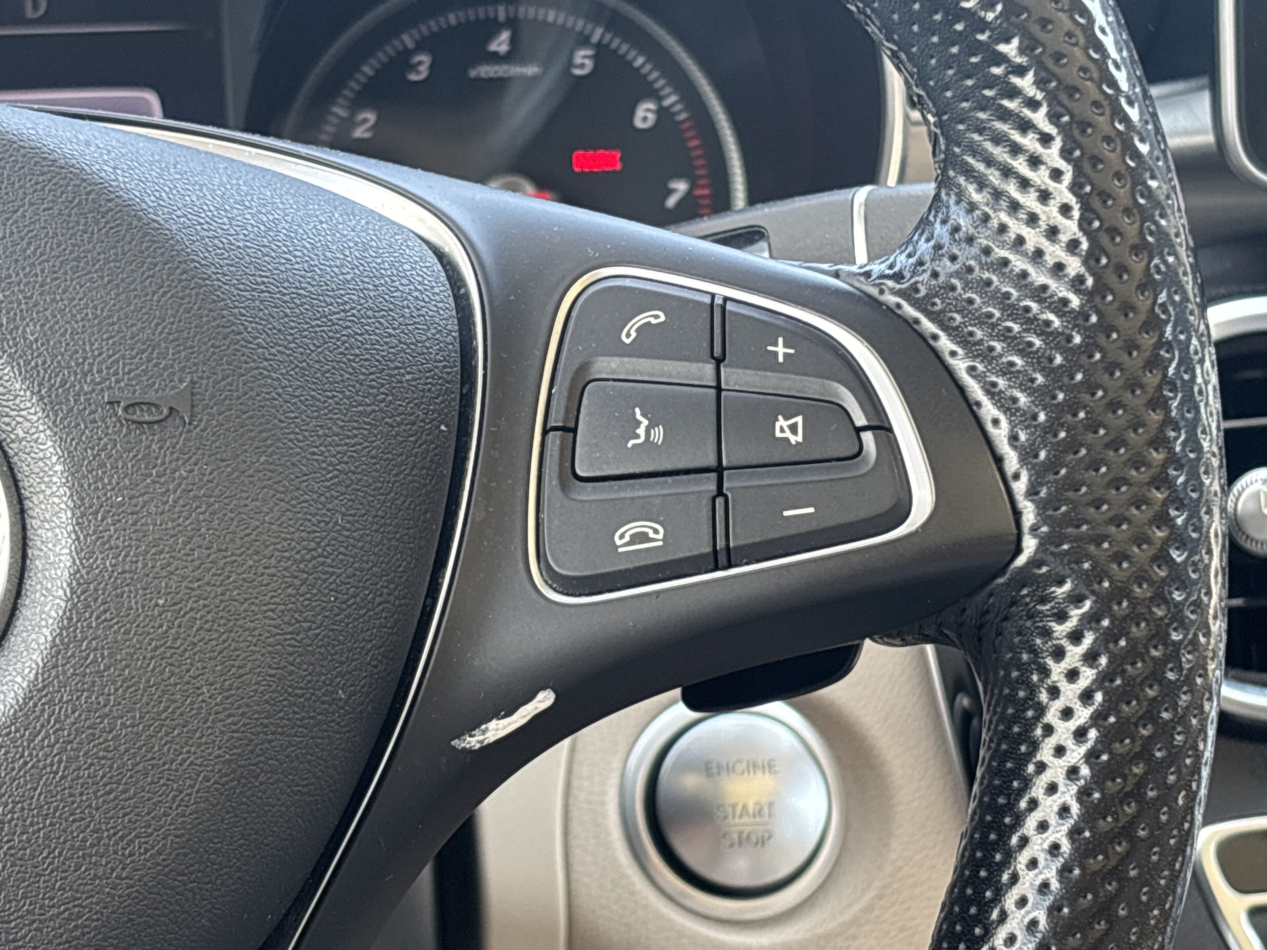 Used 2019 Mercedes-Benz GLC 300 4MATIC image 5