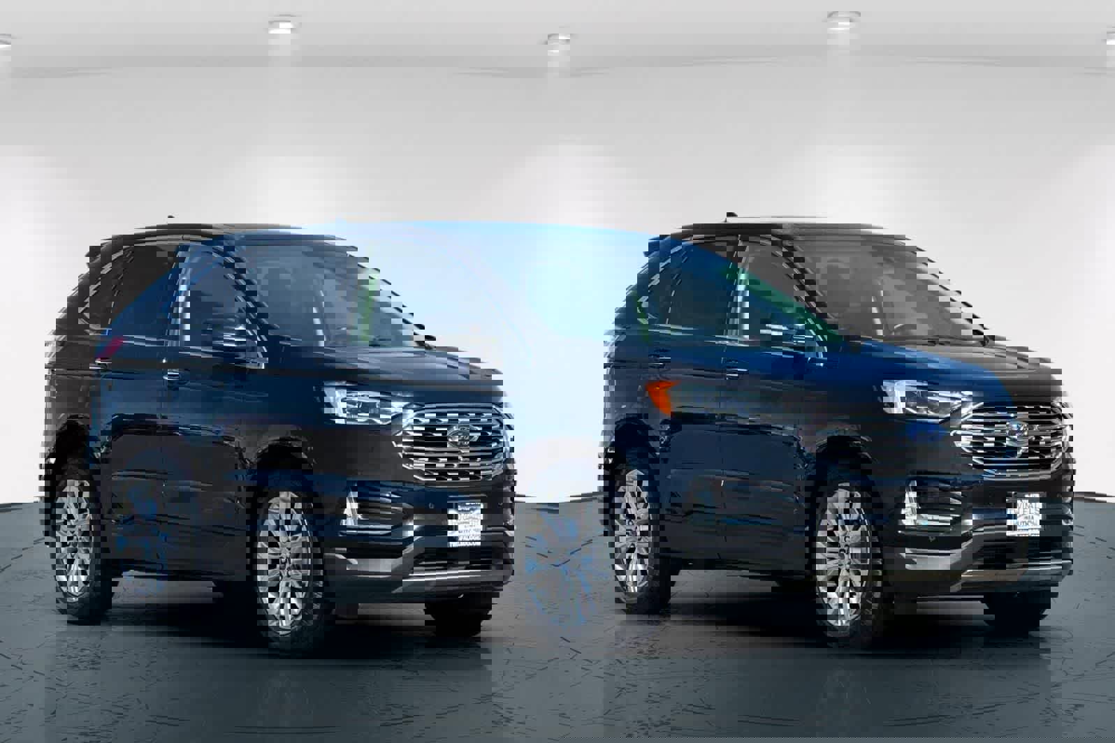 Used 2019 Ford Edge Titanium w/ Equipment Group 301A image 5