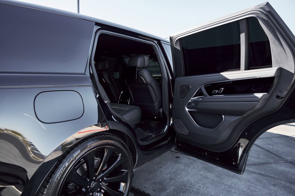 Used 2025 Land Rover Range Rover Long Wheelbase Autobiography image 24