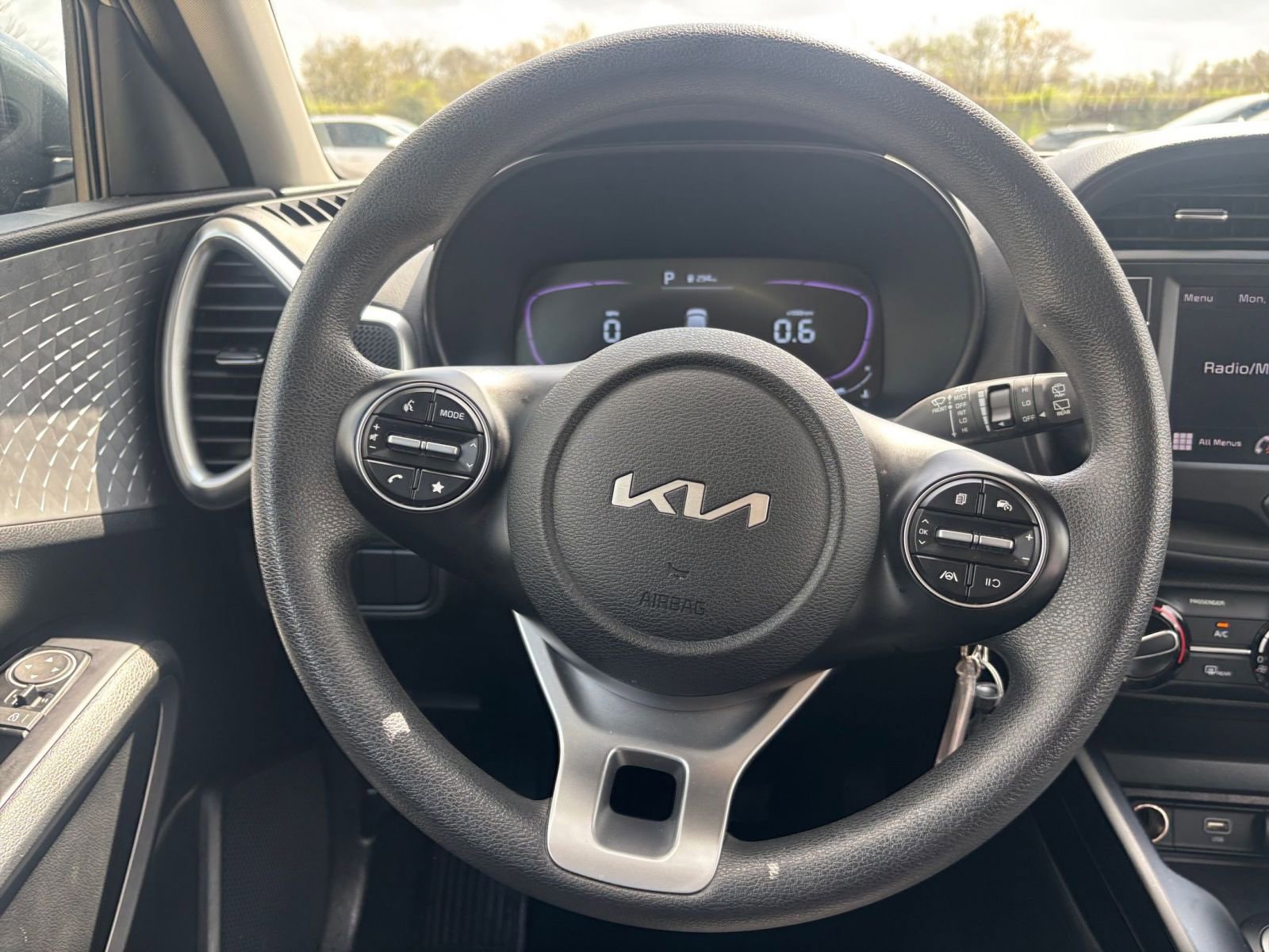 Used 2025 Kia Soul LX w/ LX Technology Package image 25