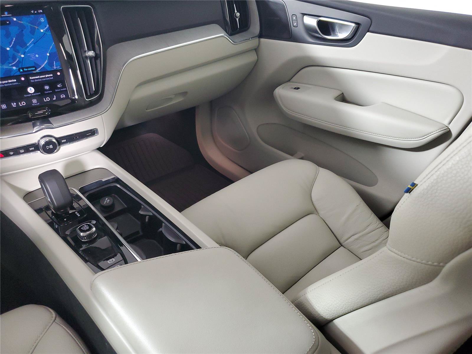 Certified 2023 Volvo XC60 B5 Plus w/ Climate Package AWD/4WD image 16