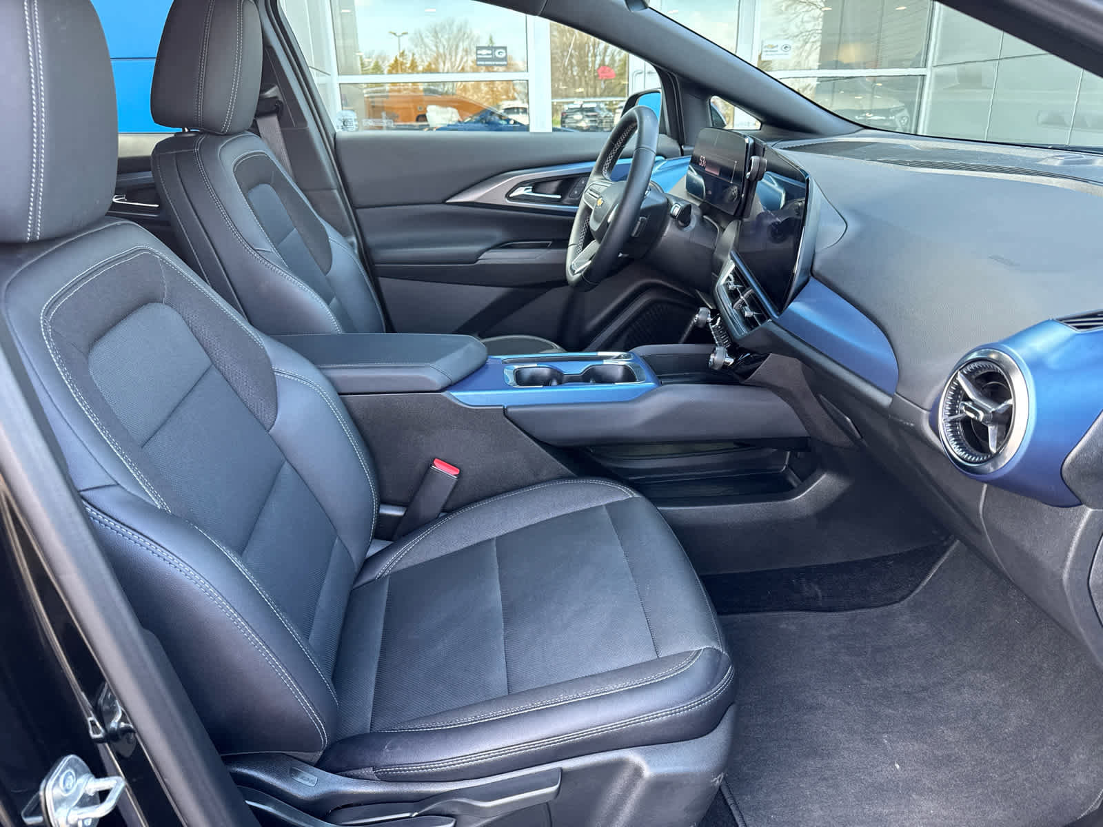 Used 2024 Chevrolet Equinox EV LT FWD image 4