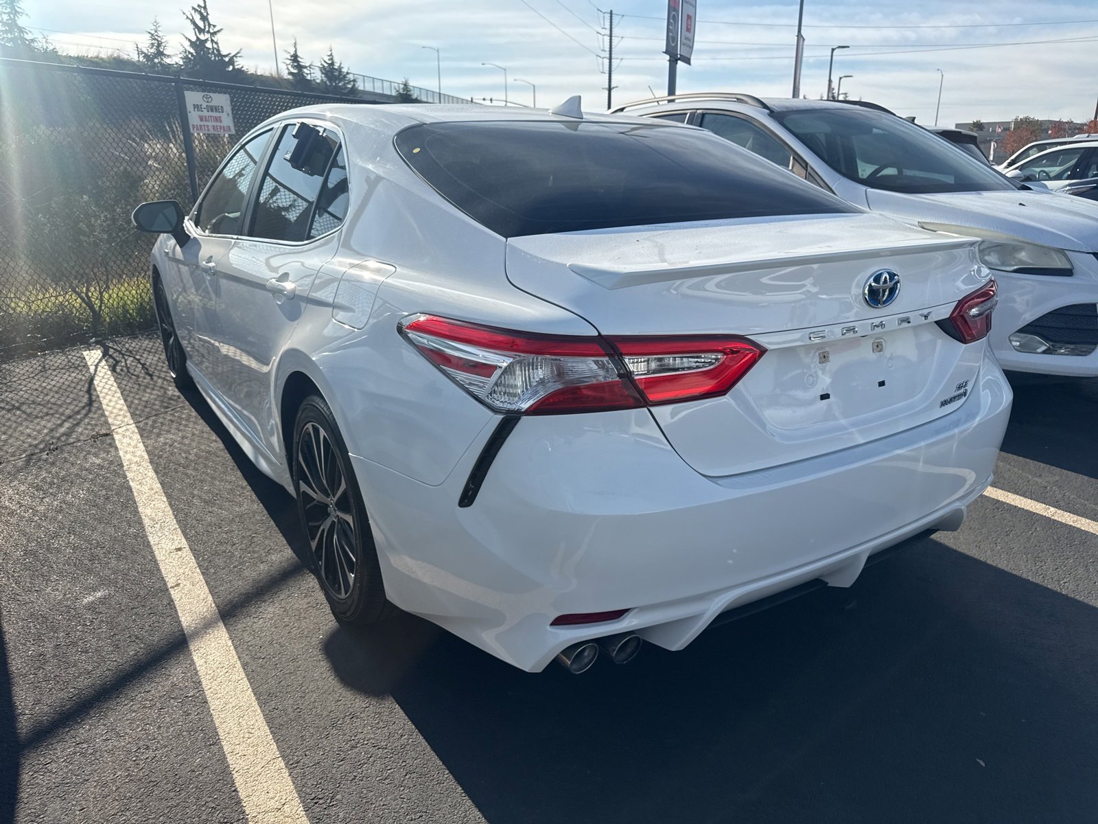 Used 2020 Toyota Camry SE image 3
