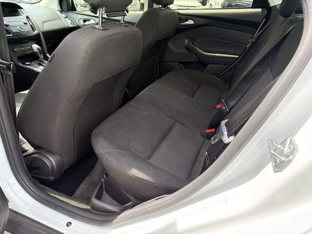 Used 2018 Ford Focus SE w/ SE Appearance Package image 20