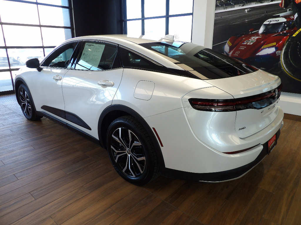 Used 2023 Toyota Crown XLE image 8