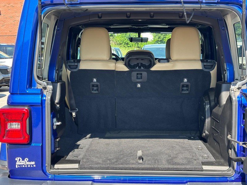 Used 2018 Jeep Wrangler Unlimited Sahara AWD/4WD image 9