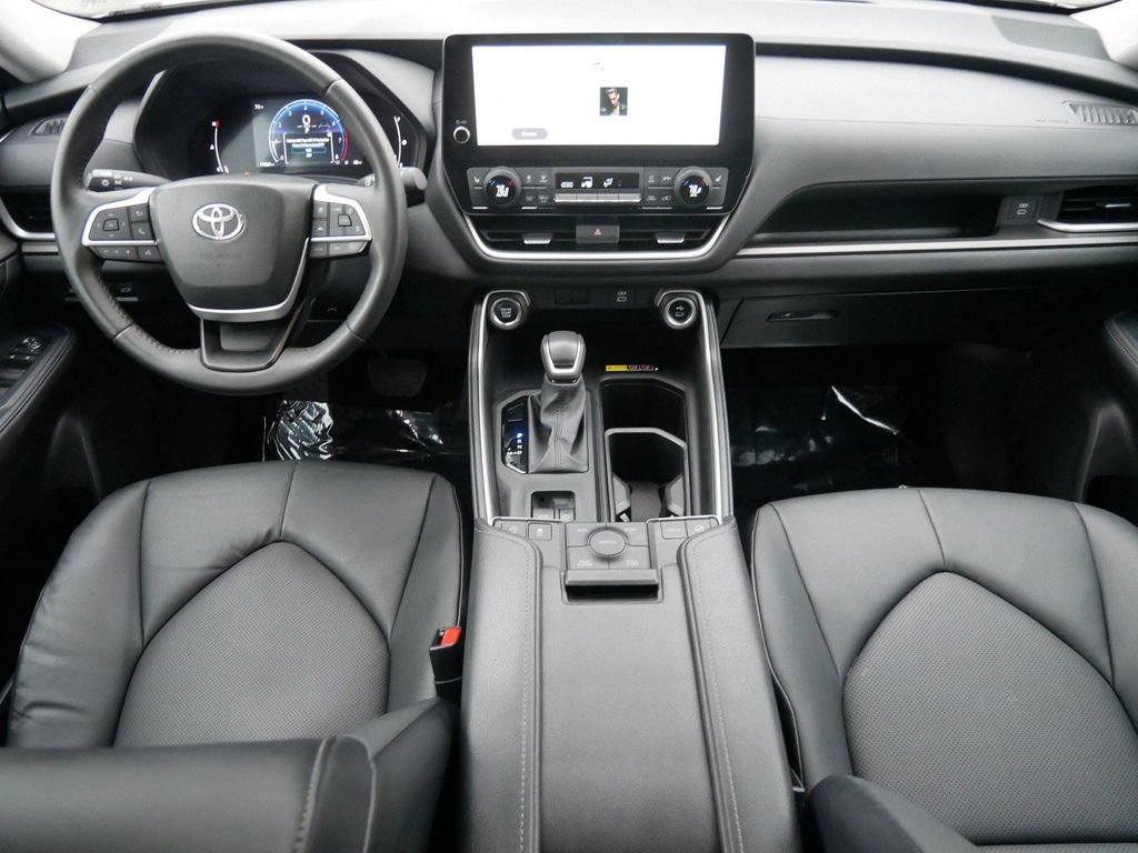 Used 2024 Toyota Grand Highlander AWD image 14