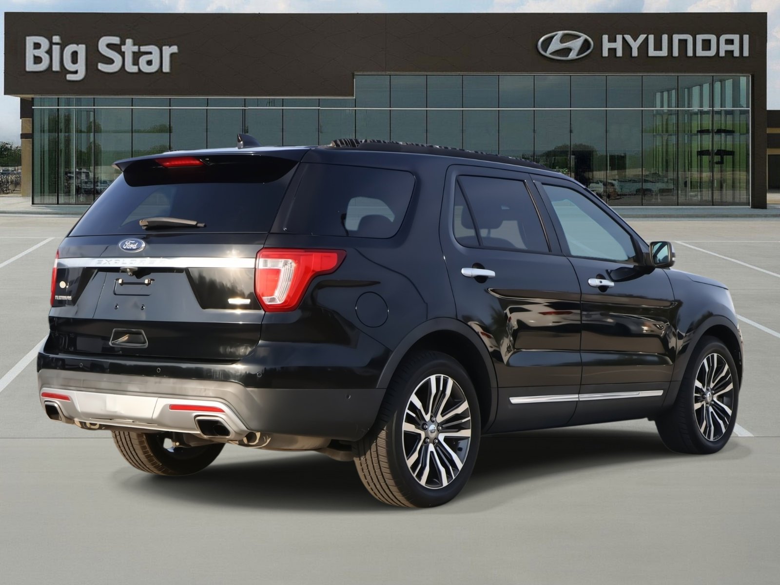 Used 2016 Ford Explorer Platinum image 4