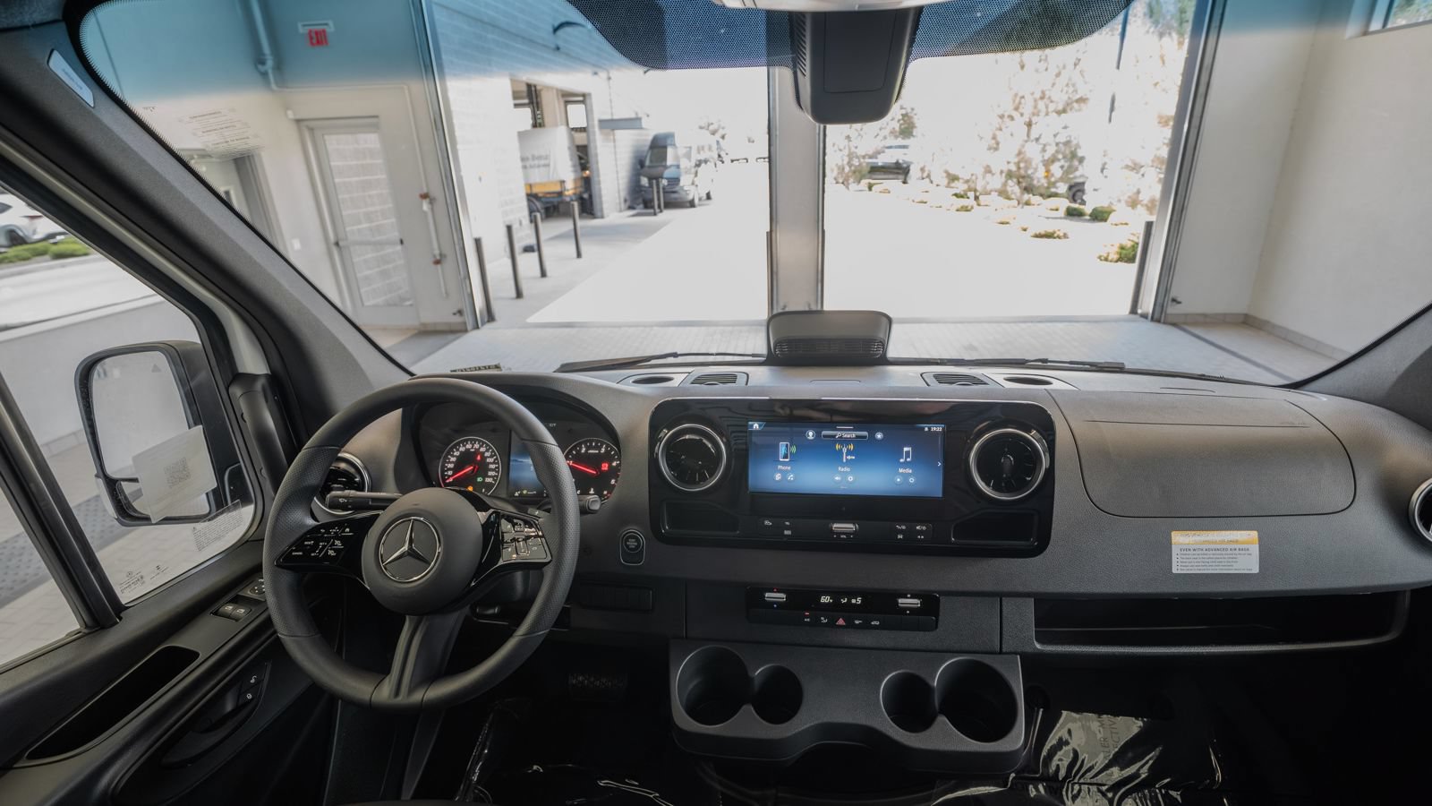 Used 2025 Mercedes-Benz Sprinter 2500 image 26