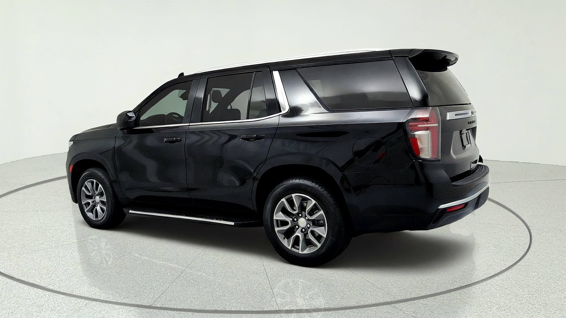 Certified 2023 Chevrolet Tahoe LT w/ Luxury Package AWD/4WD image 3