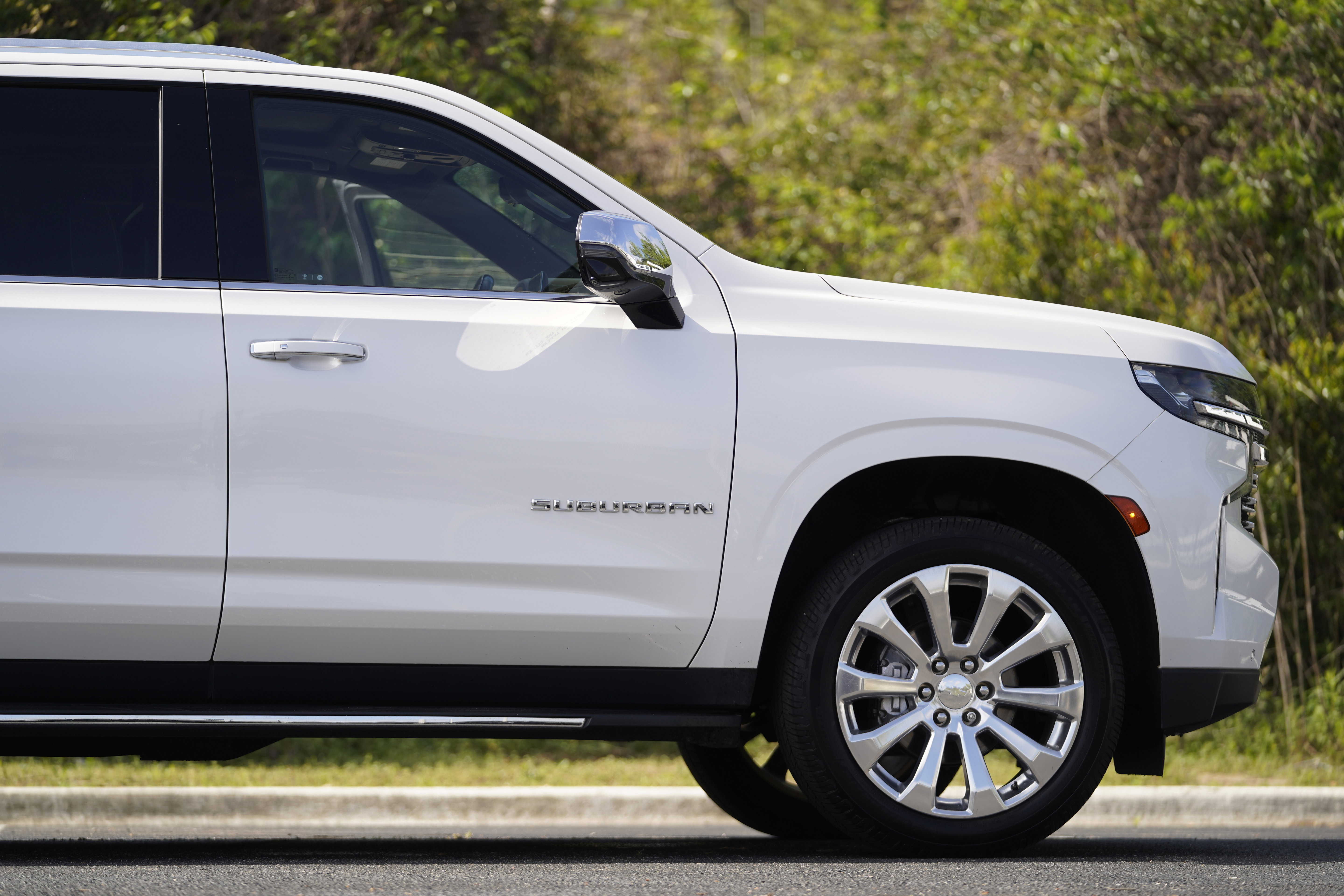 Used 2021 Chevrolet Suburban Premier w/ Premium Package RWD image 6