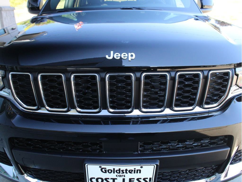 New 2025 Jeep Grand Cherokee L Laredo image 40