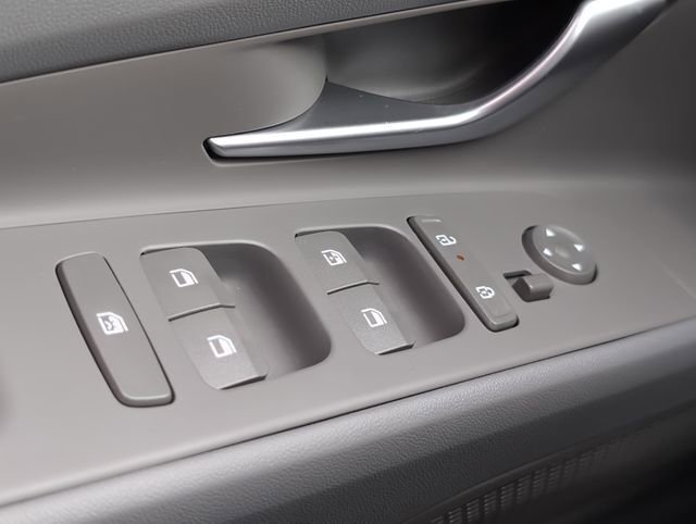 New 2026 Hyundai Elantra Hybrid FWD image 17