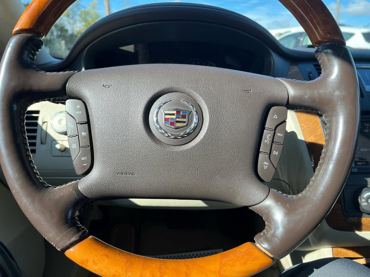Used 2009 Cadillac DTS w/ Platinum Edition FWD image 10