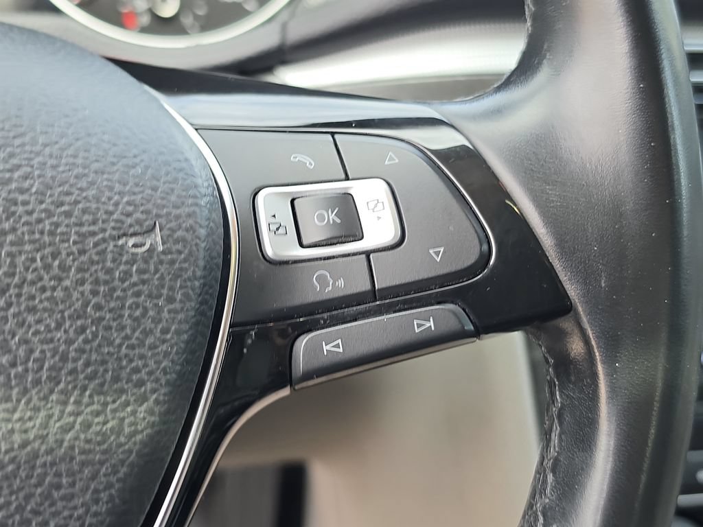 Used 2018 Volkswagen Passat 2.0T SE FWD image 15