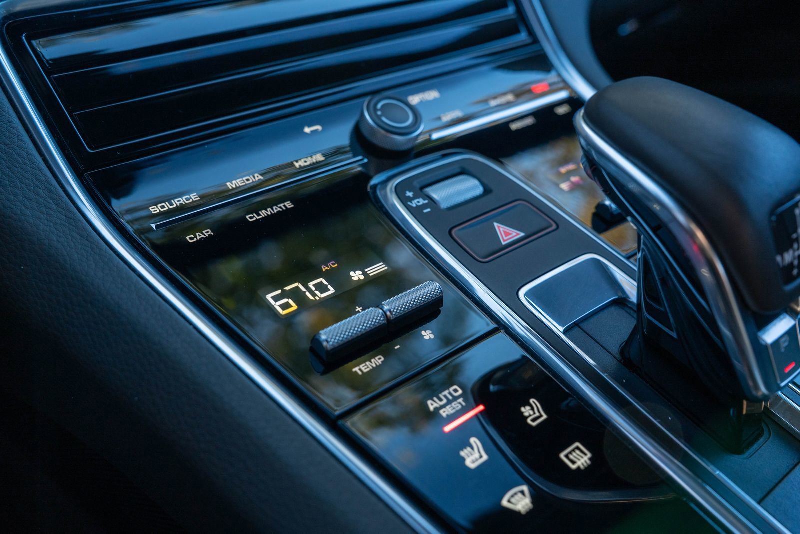 Certified 2023 Porsche Panamera Platinum Edition image 30