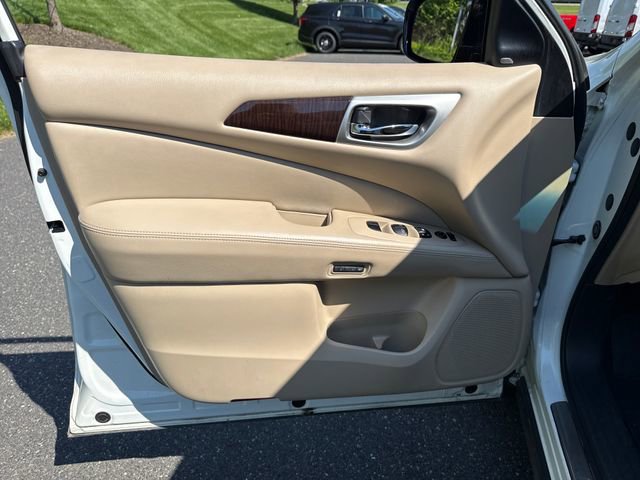 Used 2016 Nissan Pathfinder Platinum w/ Family Entertainment Package FWD image 25