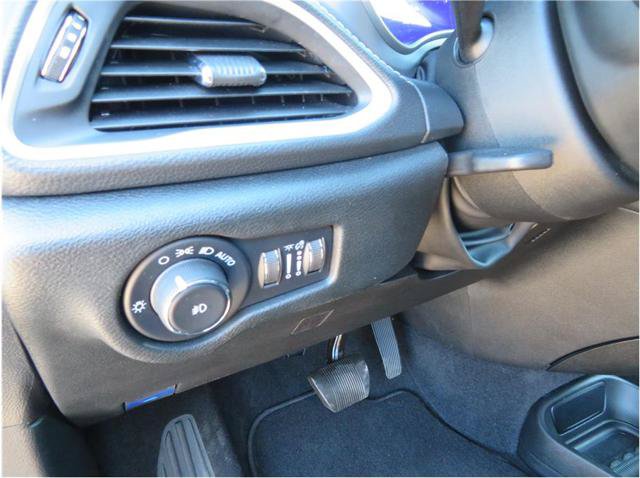 Used 2022 Chrysler Pacifica Touring-L w/ S Appearance Package FWD image 32