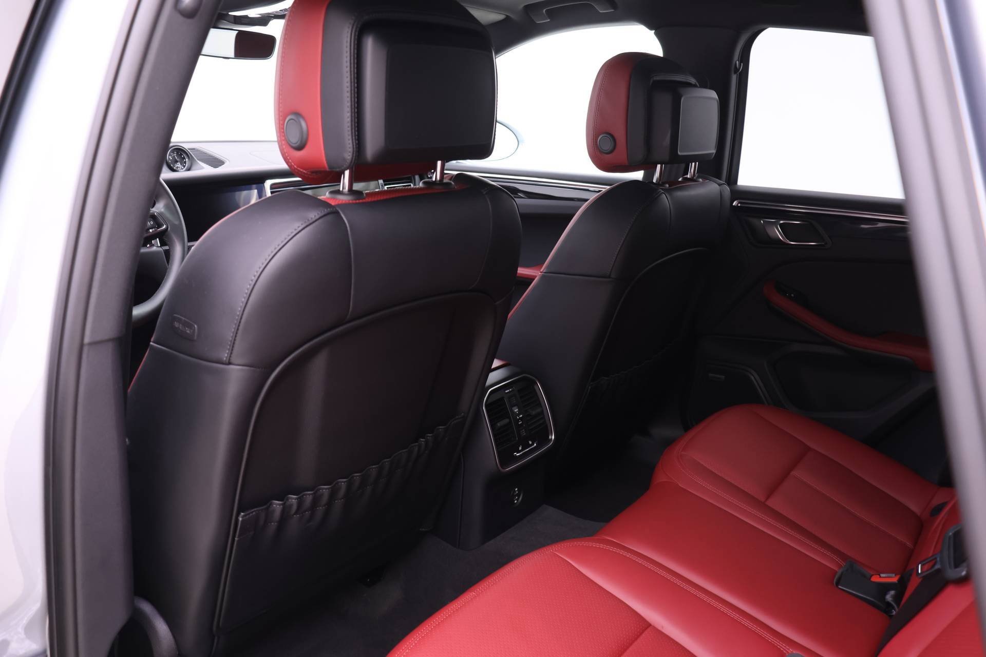 Used 2025 Porsche Macan image 17