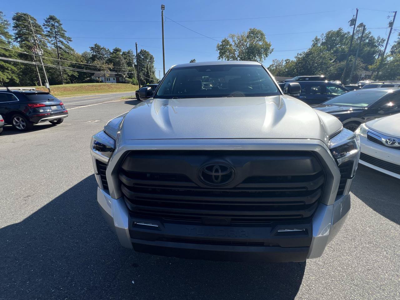 Used 2023 Toyota Tundra SR5 w/ SR5 Convenience Package AWD/4WD image 8