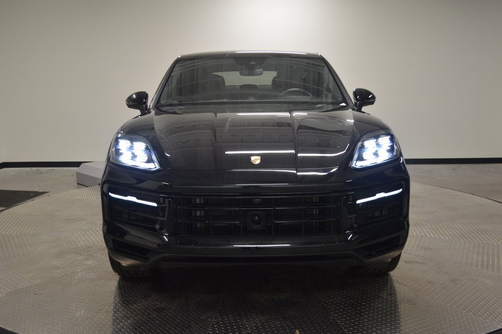 Certified 2025 Porsche Cayenne Coupe image 8