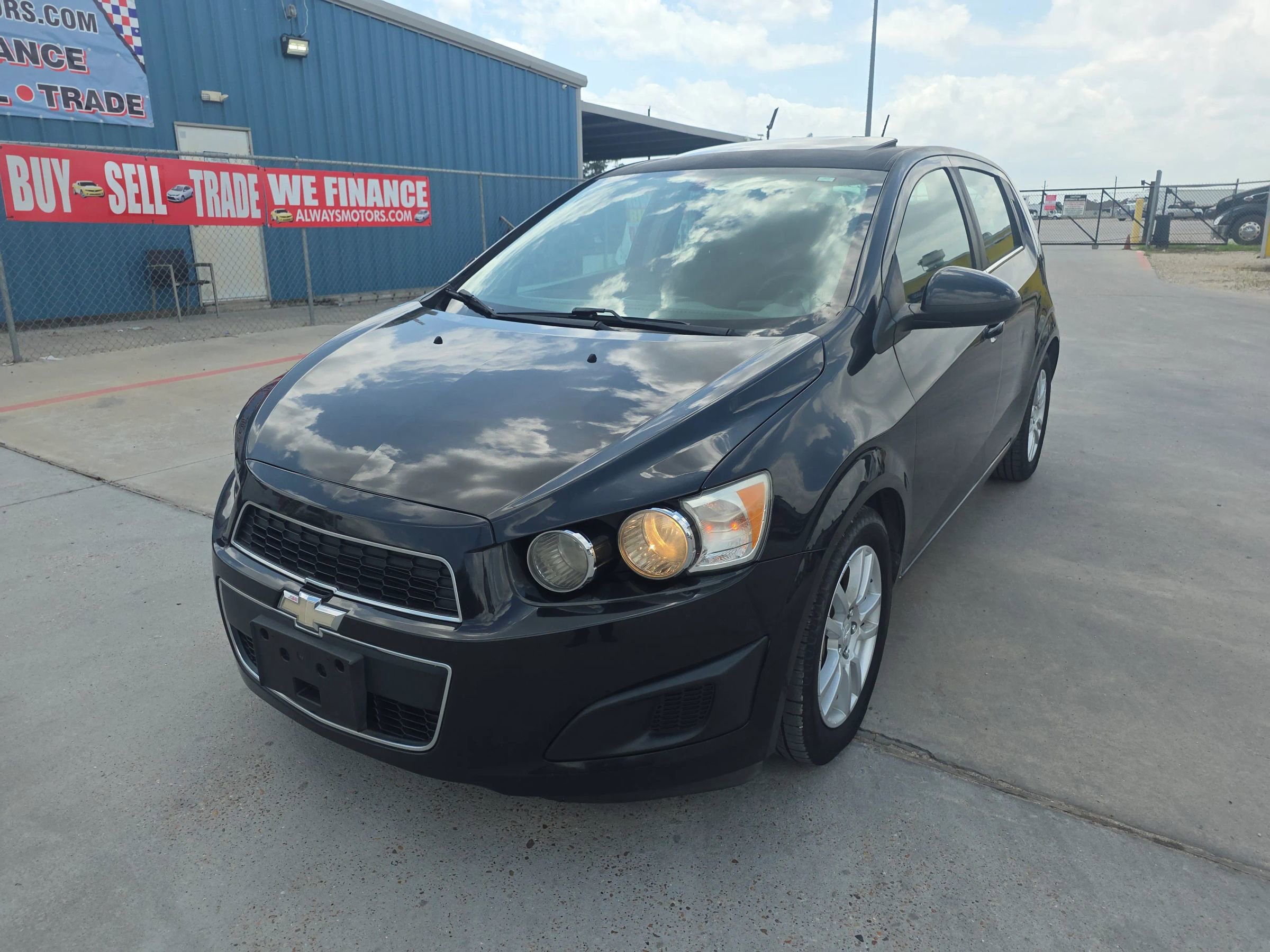 Used 2015 Chevrolet Sonic LT w/ Fun and Sun Package FWD image 3