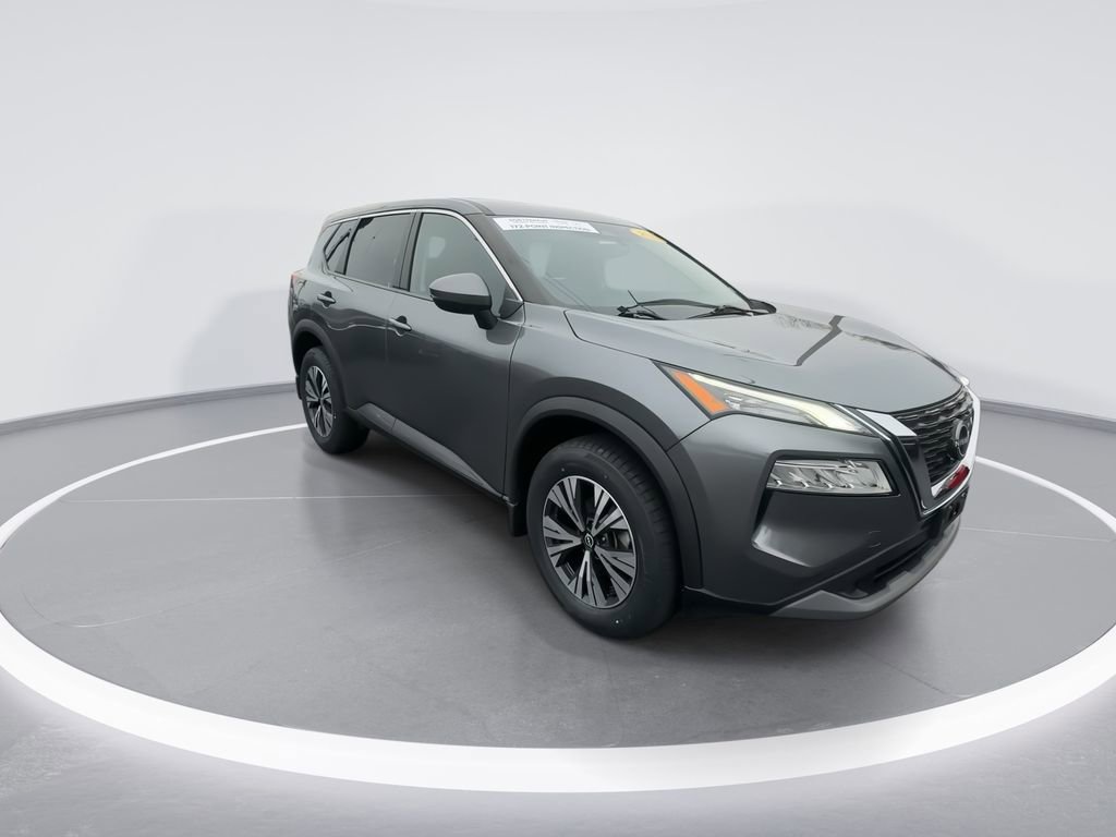 Used 2022 Nissan Rogue SV image 2