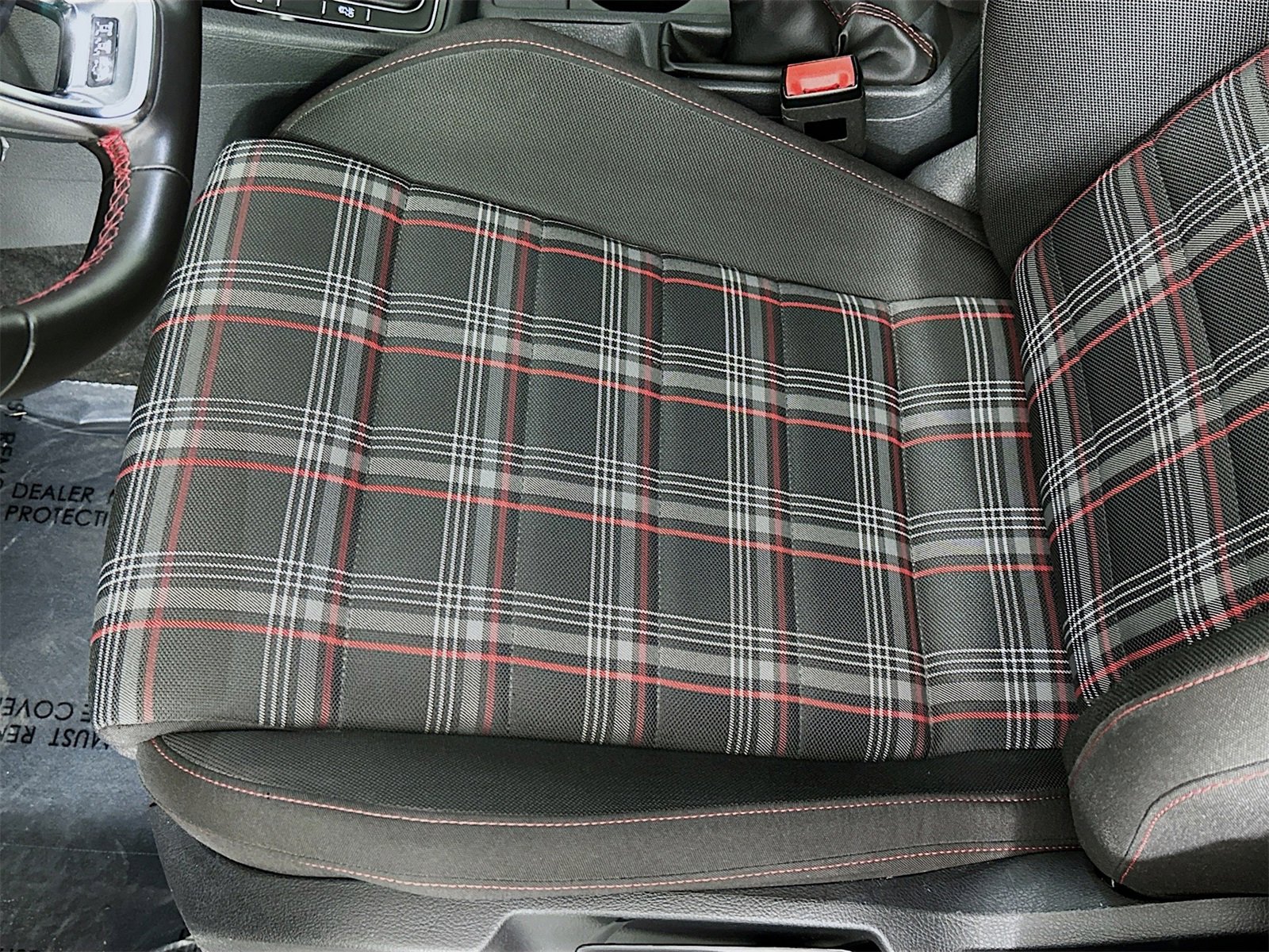 Used 2018 Volkswagen Golf 4-Door image 18