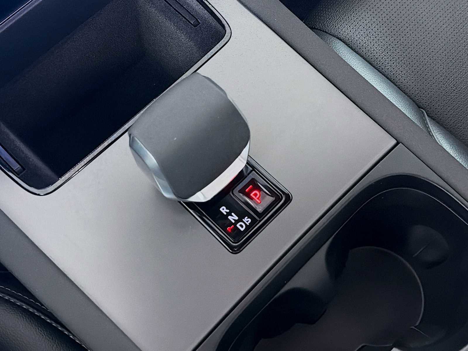 Used 2024 Land Rover Discovery Sport Dynamic SE image 18