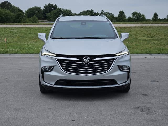 Used 2022 Buick Enclave Essence FWD image 2