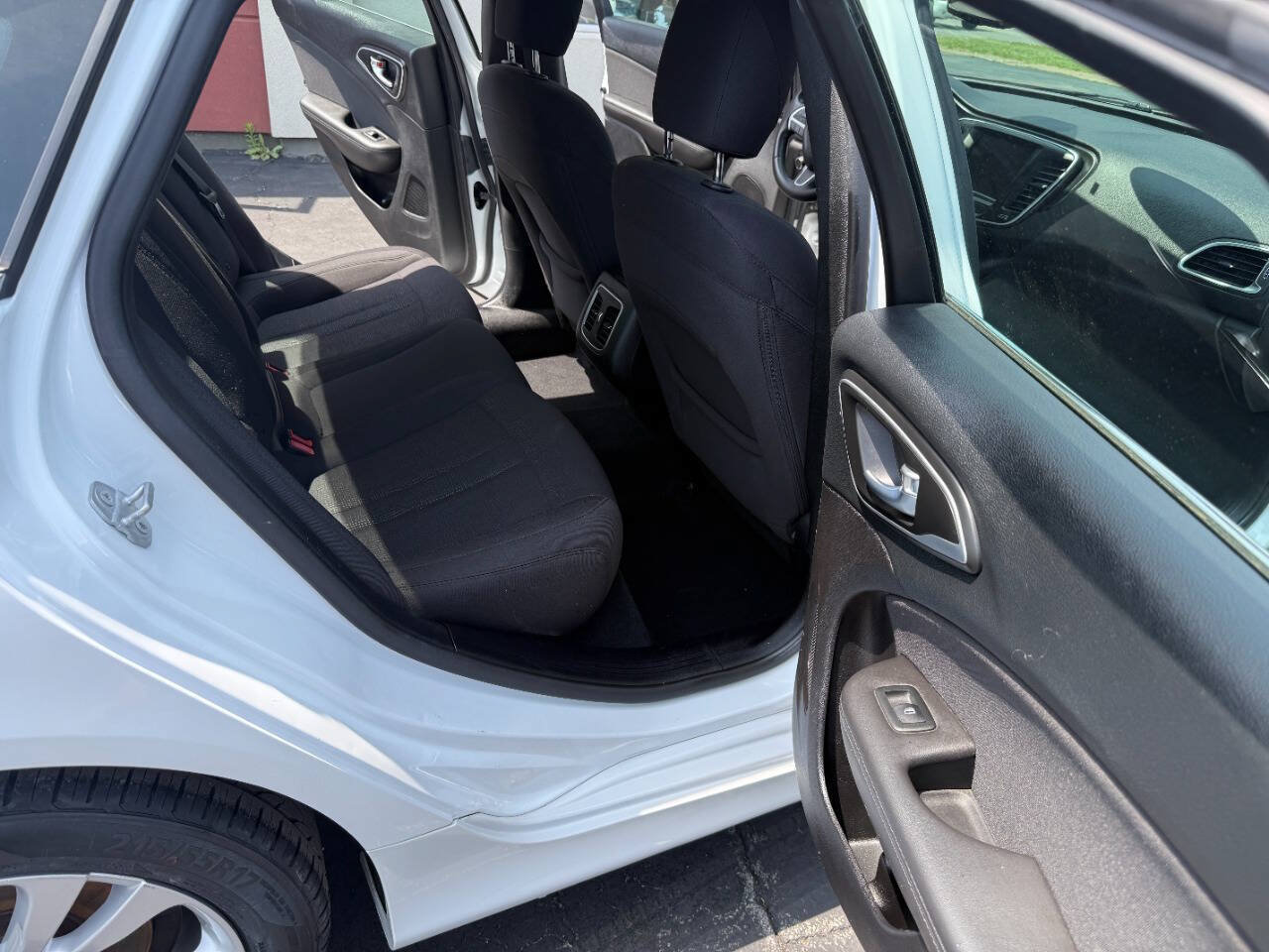 Used 2015 Chrysler 200 Limited w/ Convenience Group FWD image 15