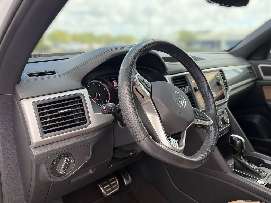 Used 2021 Volkswagen Atlas Cross Sport SE w/ Panoramic Sunroof Package FWD image 17