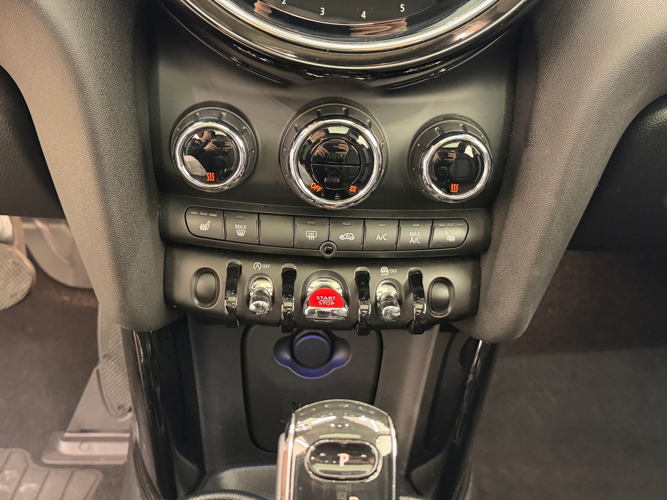 Used 2023 MINI Cooper 4-Door Hardtop image 18