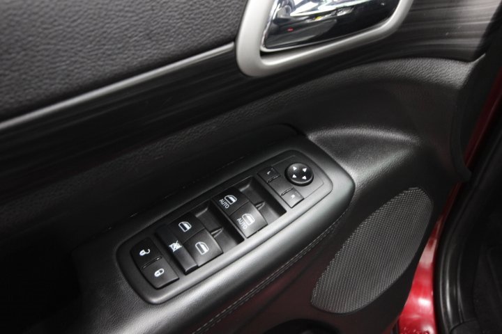 Used 2021 Jeep Grand Cherokee Laredo X image 15