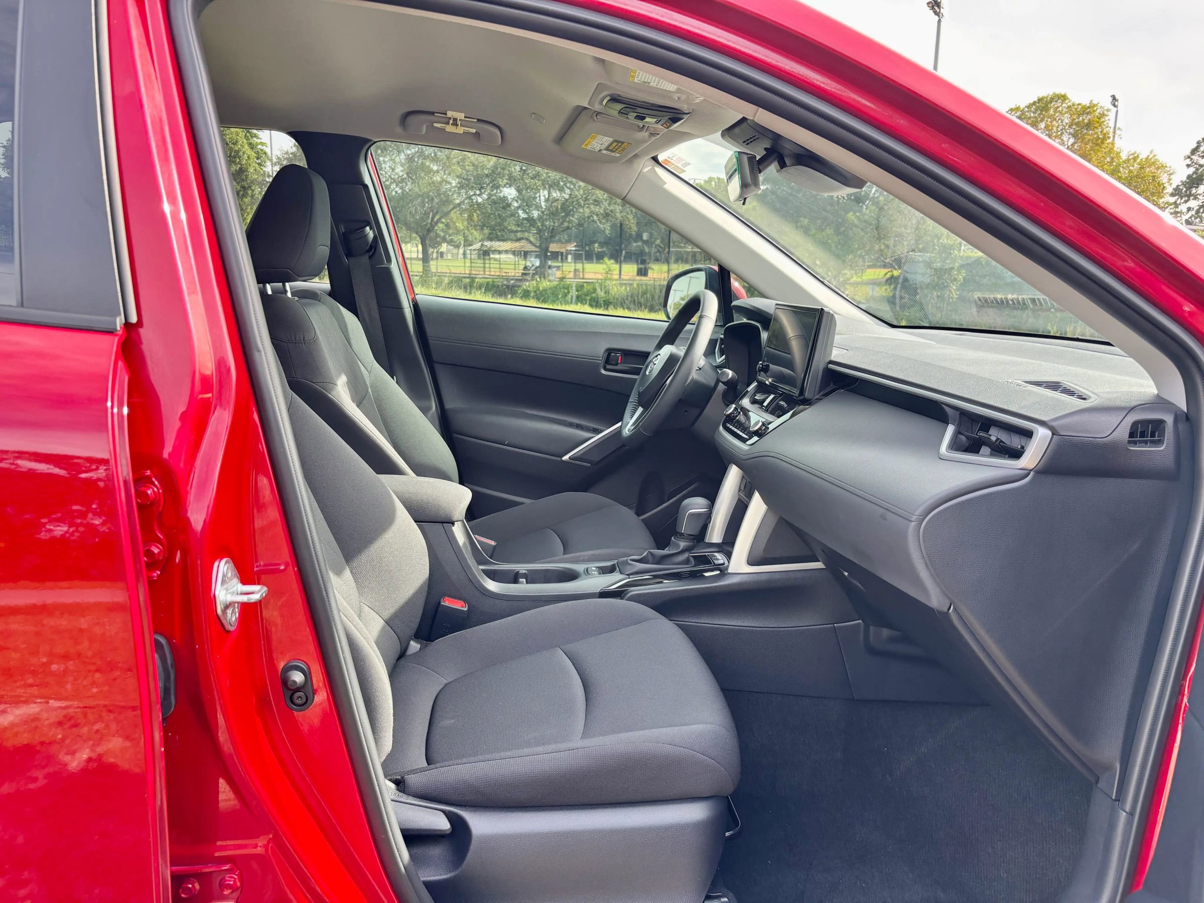 Used 2024 Toyota Corolla Cross LE image 9