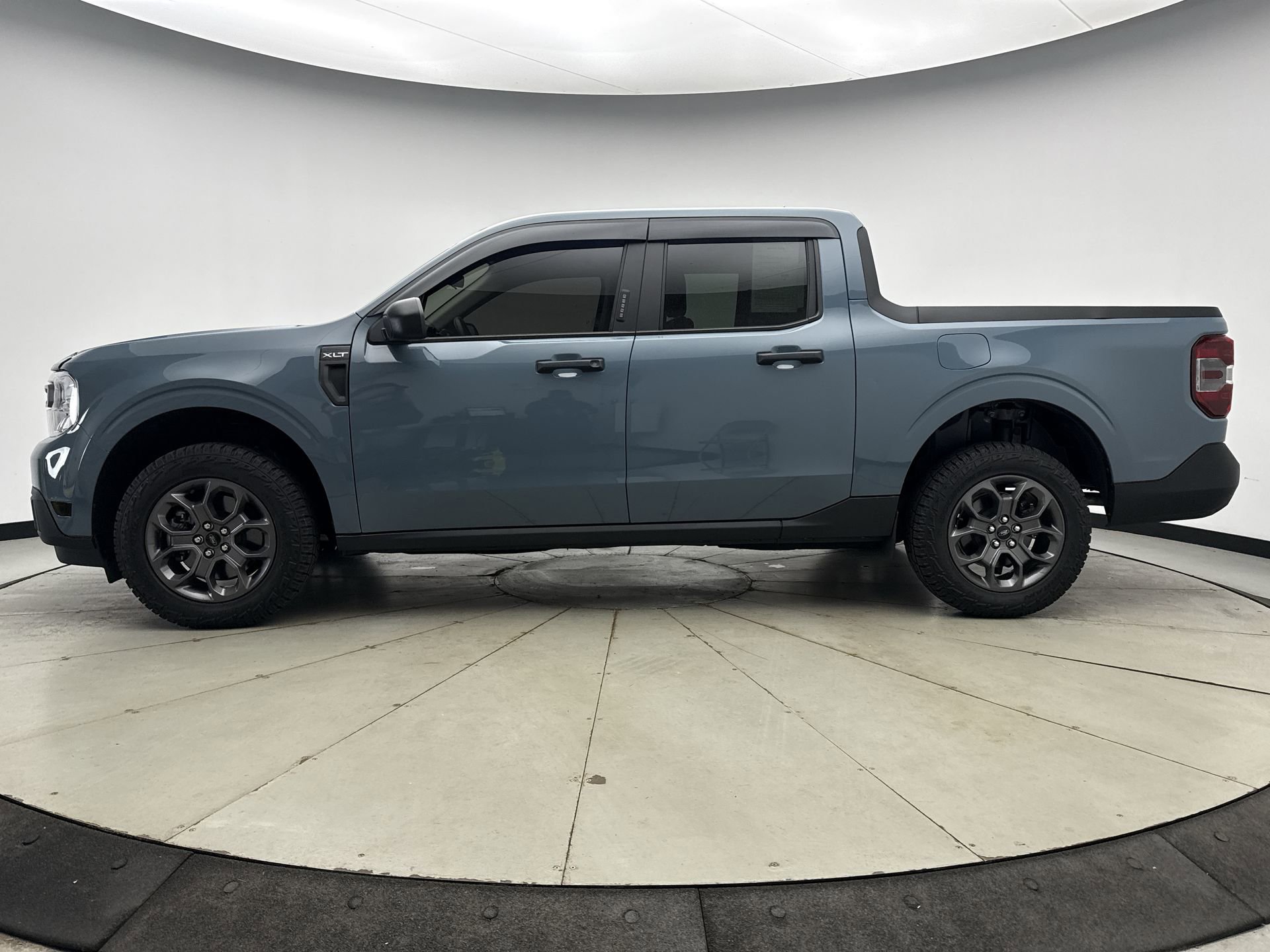 Used 2023 Ford Maverick XLT FWD image 2
