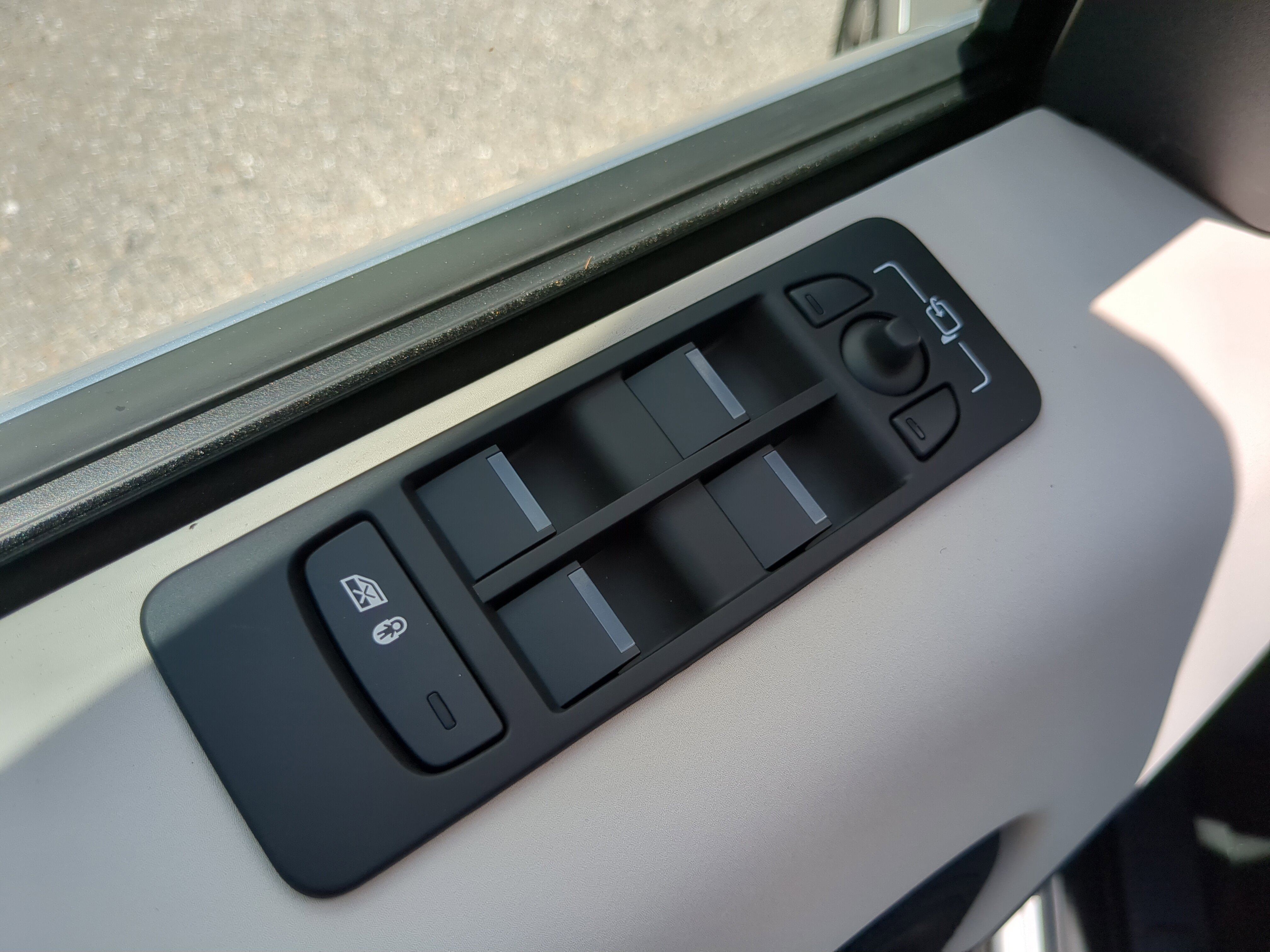 New 2025 Land Rover Discovery Sport S image 16