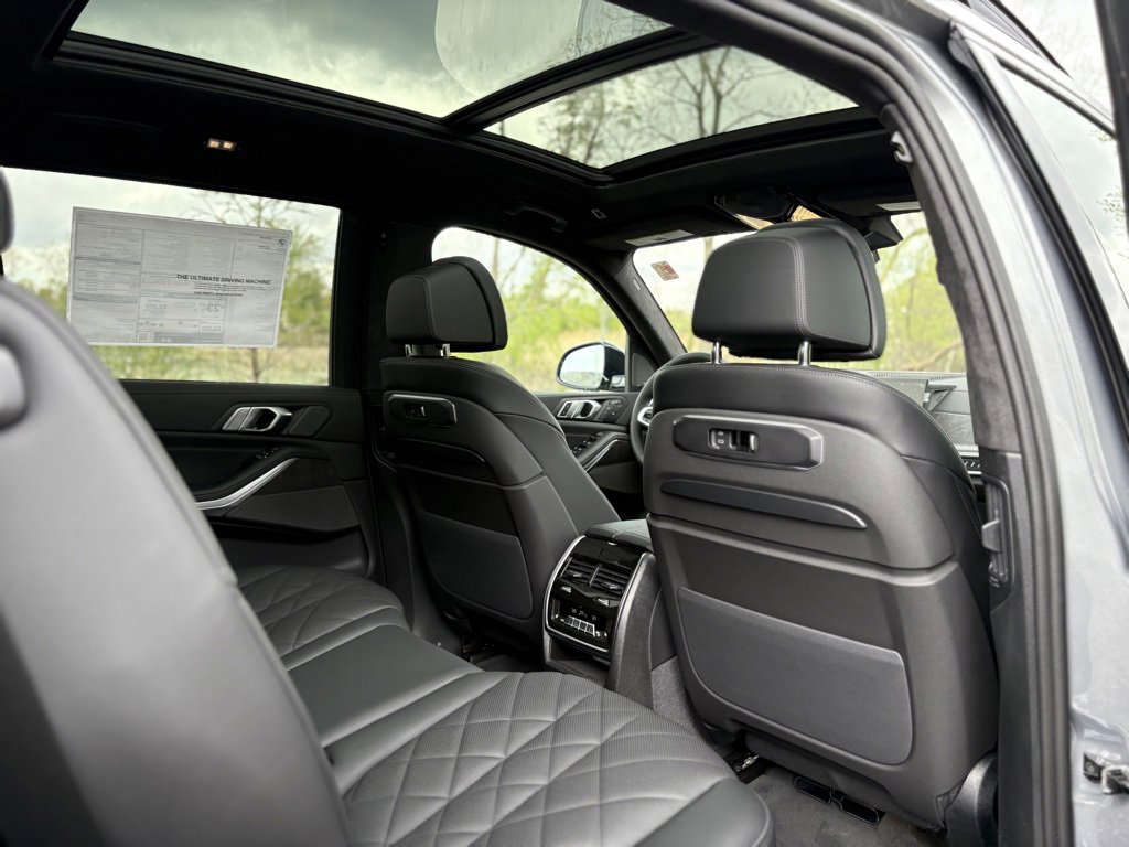 Used 2026 BMW X7 xDrive40i w/ M Sport Package image 23