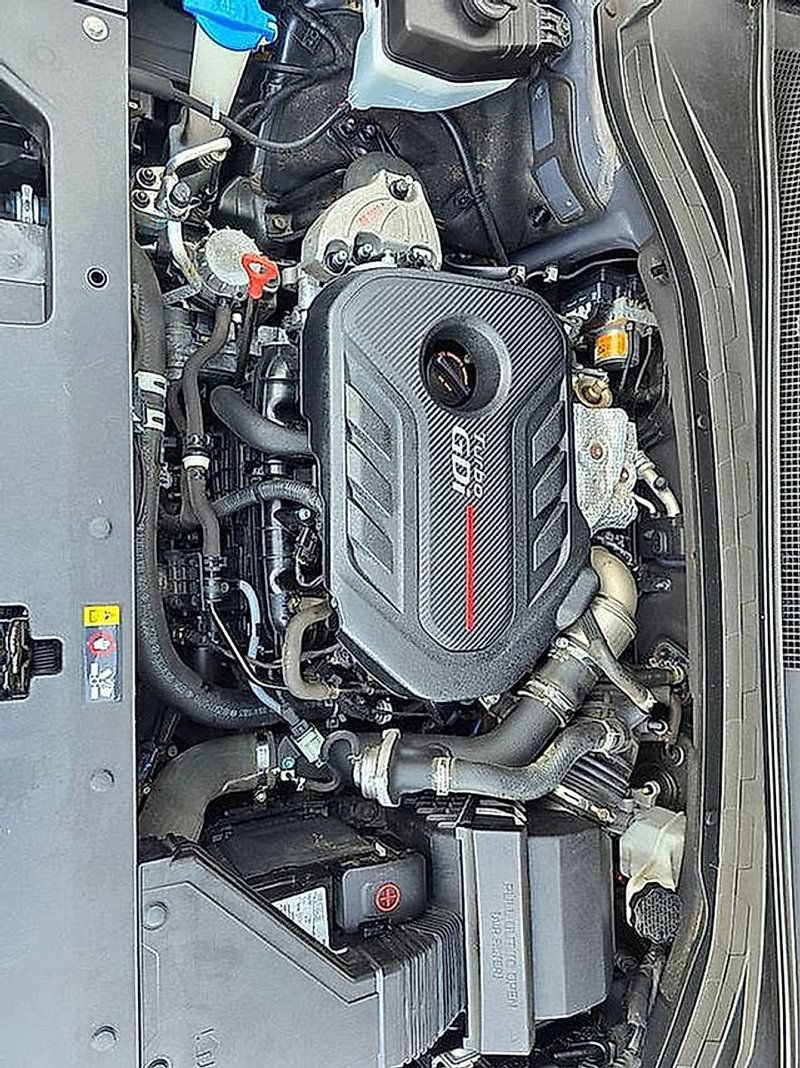 Used 2019 Hyundai Santa Fe Limited FWD image 17