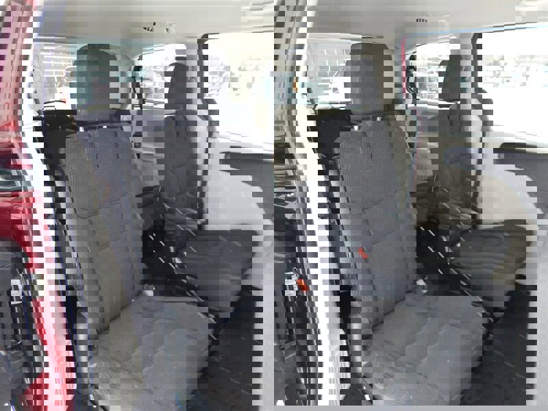 Used 2018 Dodge Grand Caravan SE w/ UConnect Hands-Free Group image 13