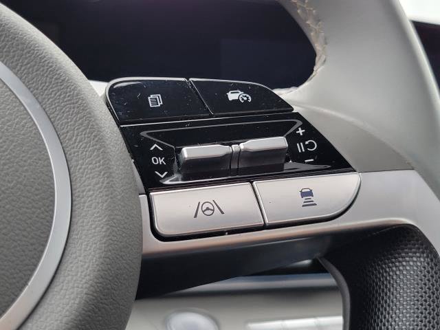 Used 2025 Hyundai Elantra SEL FWD image 18