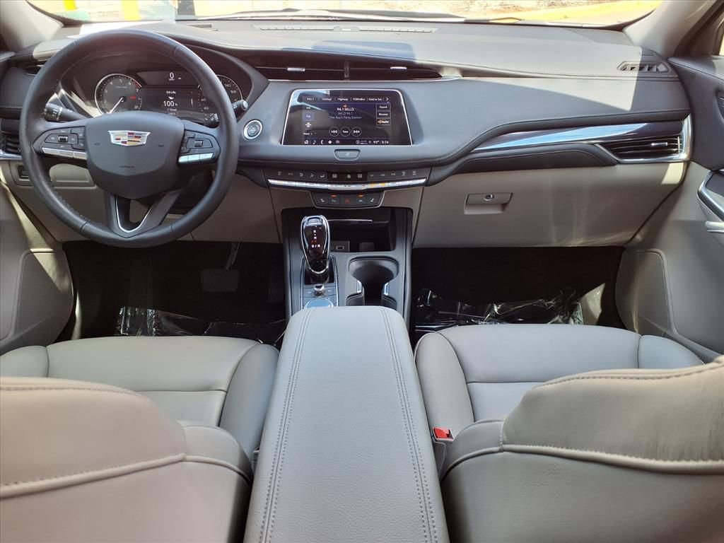 Certified 2023 Cadillac XT4 Luxury w/ Cold Weather Package FWD image 15