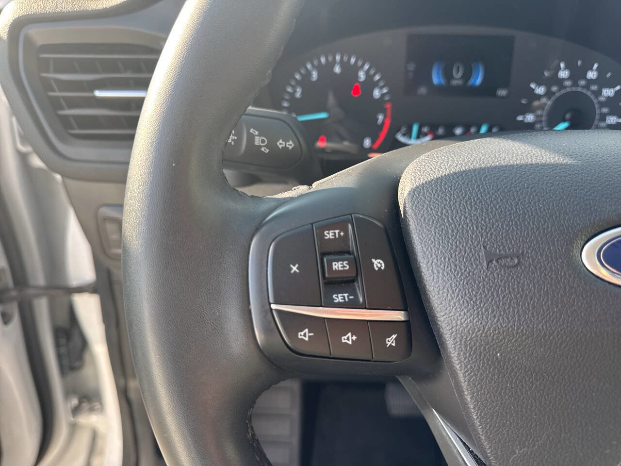 Used 2022 Ford Escape SE w/ SE Sport Appearance Package image 18